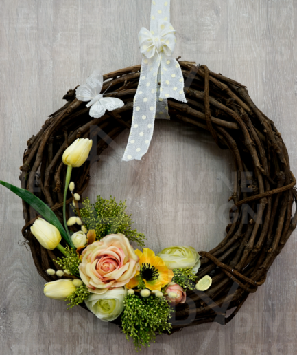 Jarní věnec na dveře - motýlek